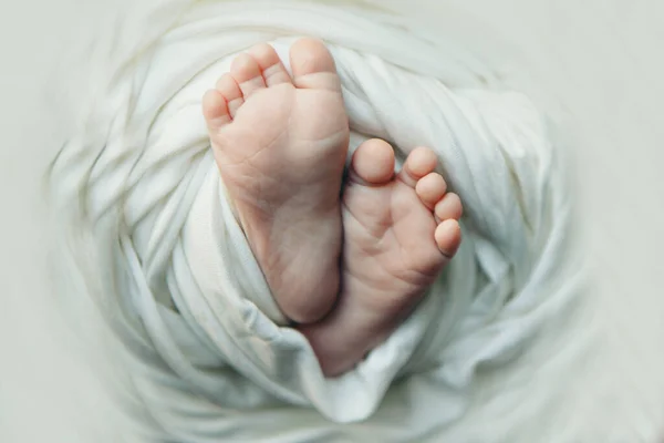 Nogi Dziecka Palce Góry Noworodka Nogi Koncepcja Masażu Dzieciństwa Opieka — Zdjęcie stockowe
