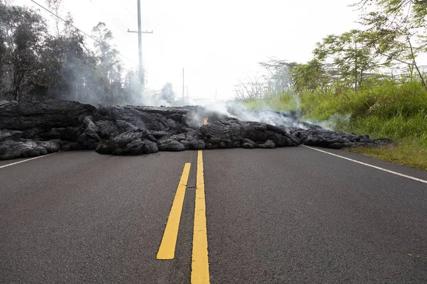 Шоссе Гавайях Которое Разрушено Потоком Лавы — стоковое фото