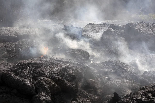 Lava Flow Hawaii Smokes Heavily — Stock Photo, Image