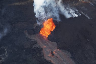Resimde fissür 8, Mayıs 2018 Kilauea Hawaii, volkanın patlama havadan görünümü