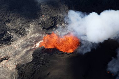 Resimde fissür 8, Mayıs 2018 Kilauea Hawaii, volkanın patlama havadan görünümü