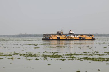 Hularhat, Bangladeş, 27 Şubat 2017: Roket - Hularat iskeleye Bangladeş'te bir nehir üzerinde bir antik yandan çarklı vapur başları.