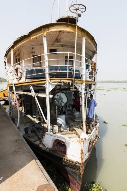 Barisal, Bangladeş, 27 Şubat 2017: Görünümünü roket - Bangladeş nehirler üzerinde çalışan eski bir kürek vapur birinci sınıf ve yay