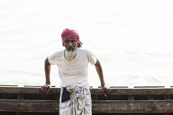 Barisal Bangladesh Februari 2017 Senior Man Poserar Den Port Barisal — Stockfoto