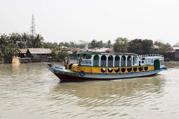 Hularhat Bangladesh Febrero 2017 Colorido Barco Cruza Puerto Hularat — Foto de Stock