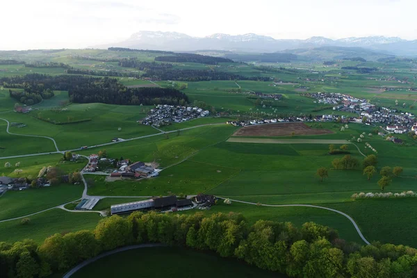 Terras Baixas Suíças Com Aldeias Fazendas Alpes Segundo Plano Uma — Fotografia de Stock