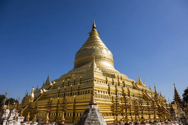 Shwezigon Pagoda veya Shwezigon Selami Nyaung-U, Bagan, Myanmar yakınlarındaki bir kasabada bulunan bir Budist tapınağı olduğunu