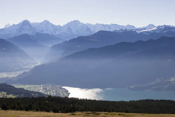 Άλπεις Στην Ελβετία Eiger Moench Jungfrau Και Στη Λίμνη Thun — Φωτογραφία Αρχείου