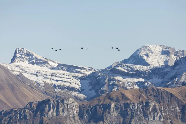 Armée Air Suisse Vole Avec Ses Hélicoptères Dans Les Alpes — Photo