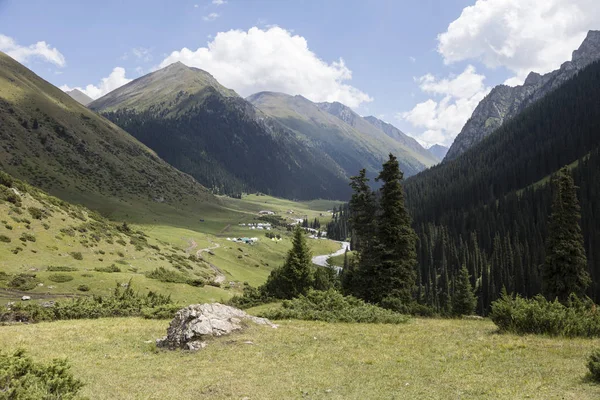 Vista Del Asentamiento Yurta Del Valle Altyn Arashan Kirguistán —  Fotos de Stock