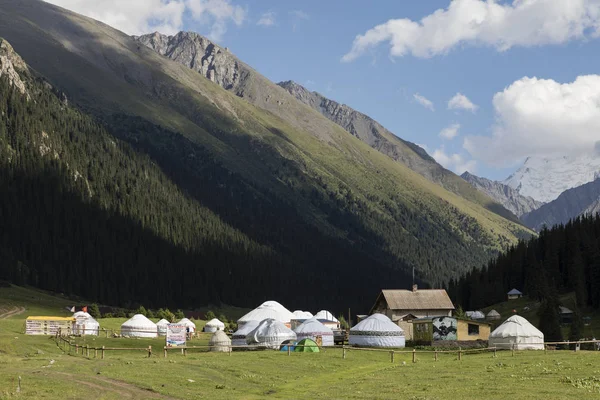 Altyn Arashan Kirguistán Agosto 2018 Campamentos Yurtas Valle Altyn Arashan — Foto de Stock