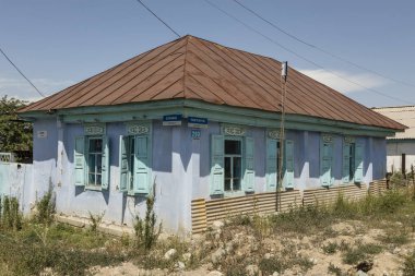 Karakol, Kırgızistan, 11 Ağustos 2018: Karakol şehir, Kırgızistan geleneksel eski evde
