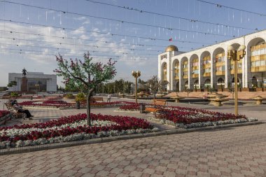 Bişkek, Kırgızistan 9 Ağustos 2018: Ala-çok kare. Bişkek eski Frunze, Kırgız Cumhuriyeti başkenti ve en büyük olduğunu