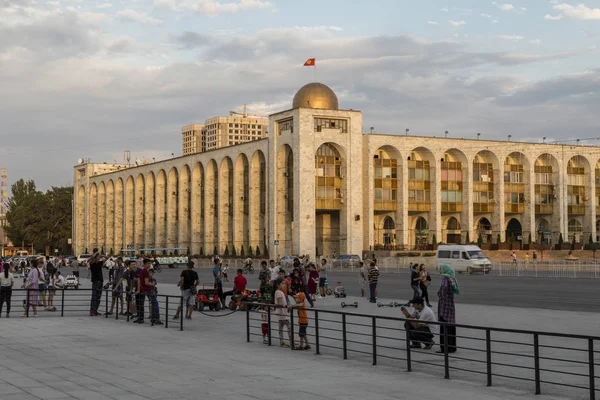 Biškek Kyrgyzstán Srpna 2018 Budova Orientálním Stylu Při Západu Slunce — Stock fotografie