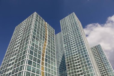 Astana, Kazakistan şehir merkezinde modern yüksek katlı binaların dinamik anlık görüntü resimleri
