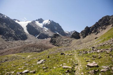 Yatay Şimbulak Dağları, buzul yaz aylarında, Kazakistan