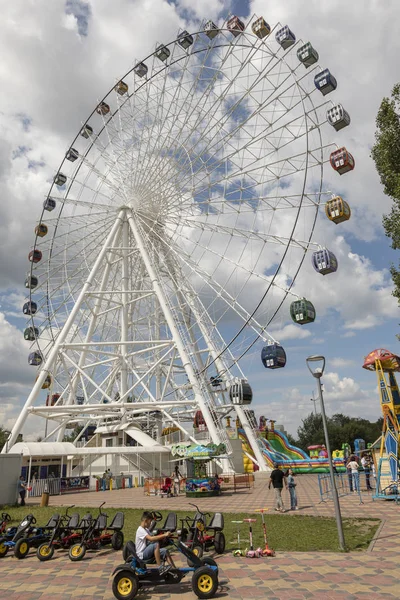 Astana Kazajstán Agosto 2018 Rueda Fortuna Pequeño Parque Atracciones Ciudad —  Fotos de Stock