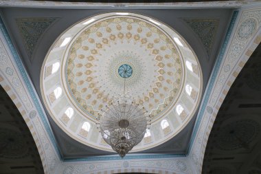Hazreti Sultan Camii içinde süs kubbe