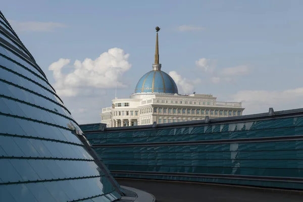 Residência Presidente República Cazaquistão Orda Astana Com Sala Concertos Azul — Fotografia de Stock