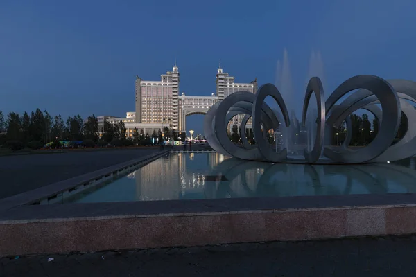 Fonte Amor Nurzhol Bulvard Durante Pôr Sol Astana Cazaquistão — Fotografia de Stock