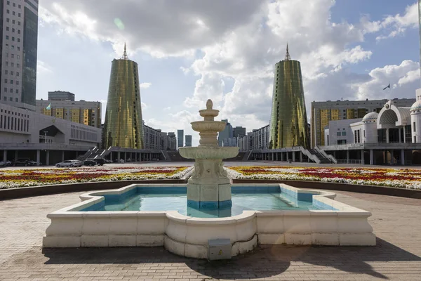 Astana Kazahsztán Augusztus 2018 Építőiparban Üveg Beton Téren Hívott Golden — Stock Fotó