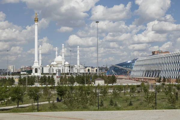 Astana Kazakhstan August 2018 Kazak Eli Monument Hazrat Sultan Mosque — Stock Photo, Image