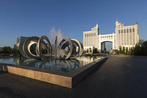 Astana Kazakhstan August 2018 Fountain Love Nurzhol Bulvard Sunset Astana — Stock Photo, Image