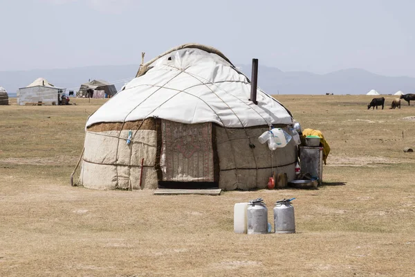 Song Kul Quirguistão Agosto 2018 Campo Iurte Tradicional Lago Song — Fotografia de Stock