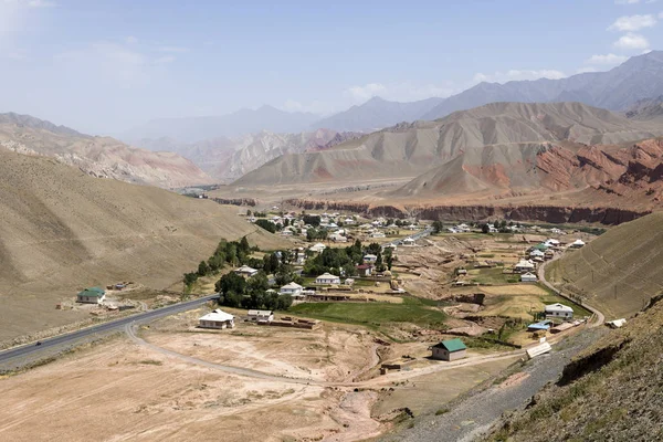 Byn Med Landskapet Och Floden Runt Den Berömda Pamir Highway — Stockfoto