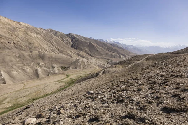 Αυτοκινητόδρομος Pamir Στο Τοπίο Της Ερήμου Των Βουνών Pamir Στο — Φωτογραφία Αρχείου