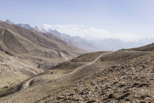 Αυτοκινητόδρομος Pamir Στο Τοπίο Της Ερήμου Των Βουνών Pamir Στο — Φωτογραφία Αρχείου