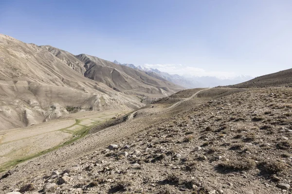 Αυτοκινητόδρομος Pamir Στο Τοπίο Της Ερήμου Των Βουνών Pamir Στο — Φωτογραφία Αρχείου