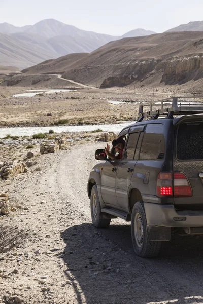 Langar Tayikistán Agosto 2018 Coche Todoterreno Está Esperando Autopista Pamir —  Fotos de Stock