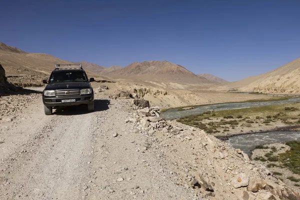 Langar Tayikistán Agosto 2018 Coche Todoterreno Está Esperando Autopista Pamir — Foto de Stock