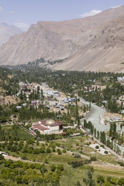 Gunt Nehri ile Tacikistan Vahan vadide Pamir Dağları ile Khorog şehir