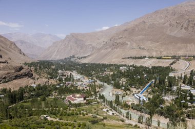 Gunt Nehri ile Tacikistan Vahan vadide Pamir Dağları ile Khorog şehir