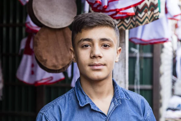 Chorog Tadżykistan 2018 Sierpnia Przystojny Chłopak Stoi Tle Jego Stajni — Zdjęcie stockowe