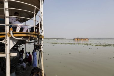 Hularhat, Bangladeş, 27 Şubat 2017: Roket - Hularat iskeleye Bangladeş'te bir nehir üzerinde bir antik yandan çarklı vapur başları.