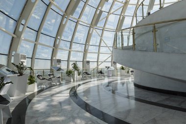 Astana, Kazakistan, 3 Ağustos 2018: İç görüntülemek Astana Bayterek kulede gözlem güverte