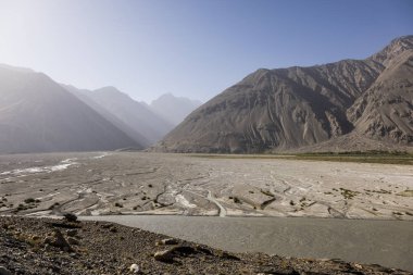 Tacikistan Wahkan Vadisi. Afganistan ile Hindikuş nehirdir