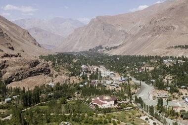 Gunt Nehri ile Tacikistan Vahan vadide Pamir Dağları ile Khorog şehir