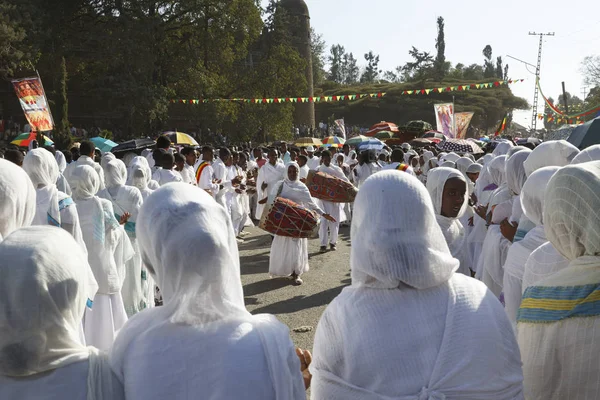 Gonder, Etiópia, 18 de fevereiro de 2015: Pessoas vestidas de traditiona — Fotografia de Stock