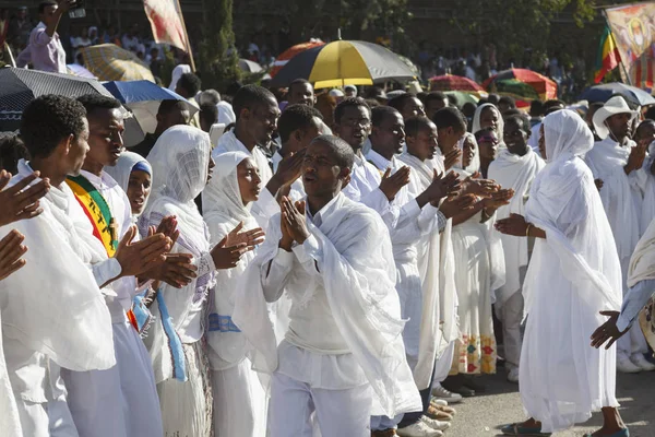 Gonder, Etiópia, 18 de fevereiro de 2015: Pessoas vestidas de traditiona — Fotografia de Stock