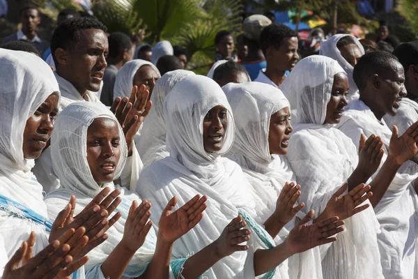 Gonder, Etiopie, 18 únor 2015: Lidí oblečených v St — Stock fotografie