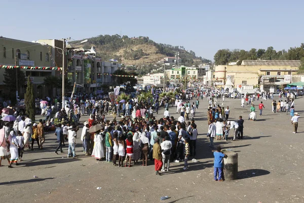 Gonder, Etiópia, 18 de fevereiro de 2015: os habitantes locais celebram o festival Timkat na cidade de Gonder, a importante celebração etíope ortodoxa da Epifania — Fotografia de Stock