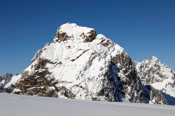 Snowy Top Van Berg Grosser Mythen Een Winterdag Centraal Zwitserland — Stockfoto
