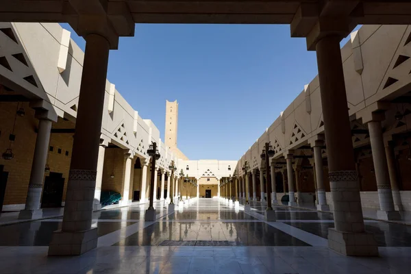 サウジアラビア王国のリヤドのダウンタウンにあるDira Square近くのImam Turki Bin Abdulah Mosque — ストック写真