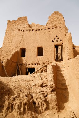 Ushaiger, Suudi Arabistan 'daki Ar Riyad. Toprak tuğlalardan yapılmış geleneksel bir köy. Ushaiger, Suudi Arabistan Krallığı 'ndaki Miras Köylerinden biridir.