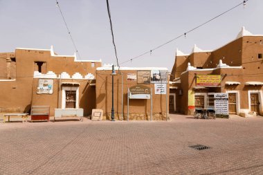 Ushaiger, Ar Riyad, Suudi Arabistan, 16 Şubat 2020: Ushaiger, Ar Riyad, Suudi Arabistan. Toprak tuğlalardan yapılmış geleneksel bir köy. Ushaiger, Suudi Arabistan Krallığı 'ndaki Miras Köylerinden biridir.