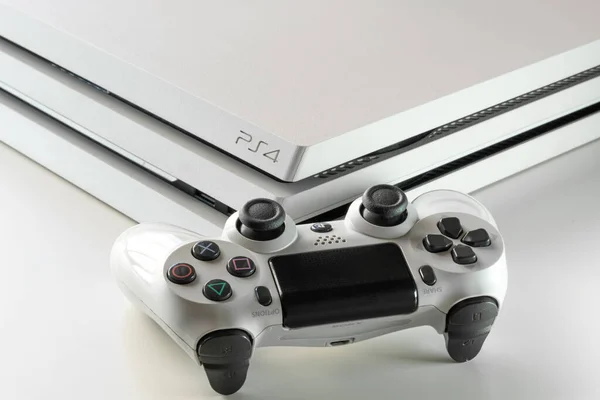 Ensemble Playstation Pro Blanc — Photo